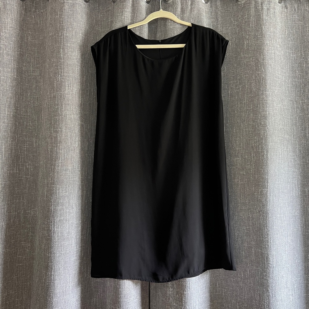 Sleeveless mini black shift dress - simple, sheer & fully lined - size Medium